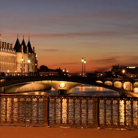 Chateau 41 * Paris